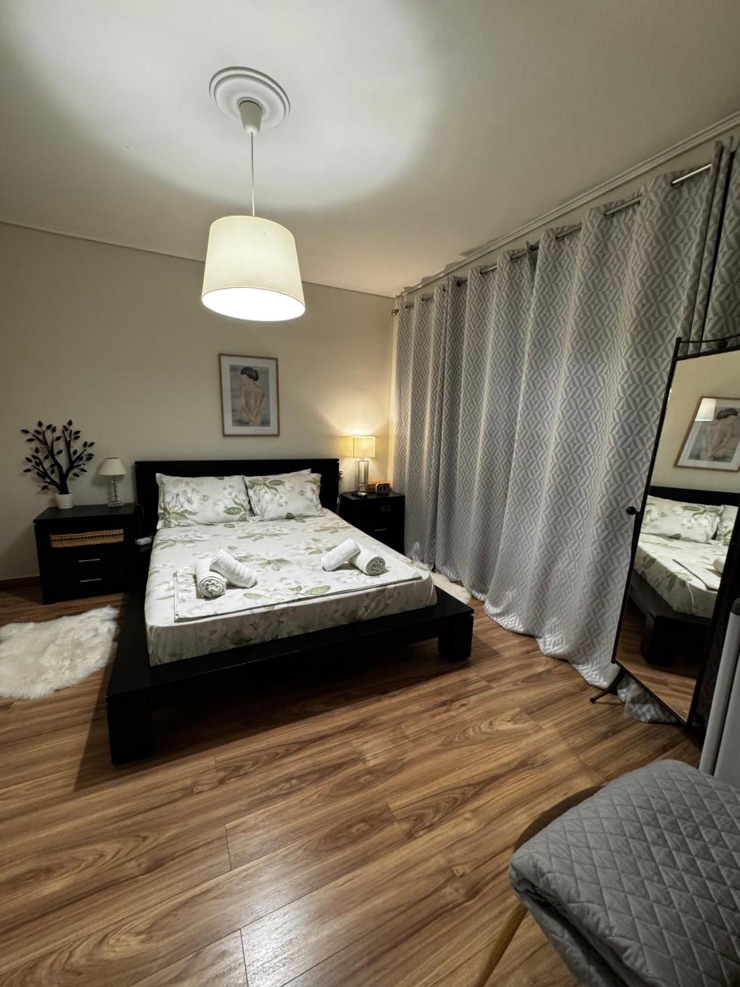 Hill View Apartment Near Acropolis Atene Esterno foto